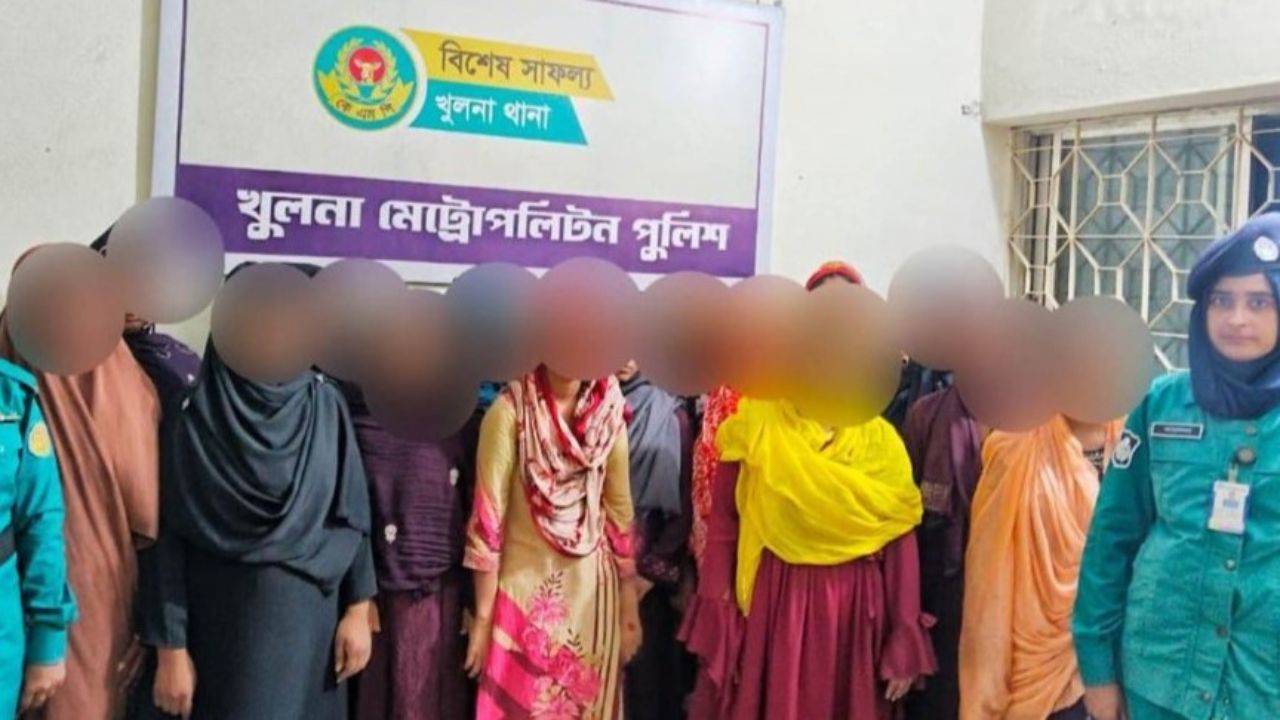 তিন আবাসিক হোটেলে পুলিশের অভিযান, ১৪ নারীসহ গ্রেফতার ২০